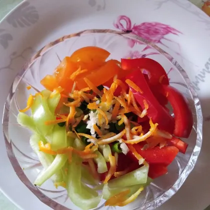 Овощной салат 'Светофор' 🍅🍊🥒