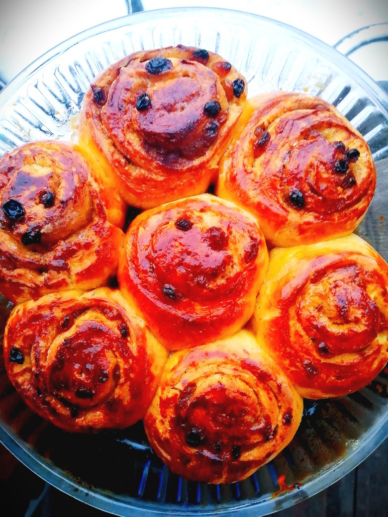 Тыквенные булочки с изюмом