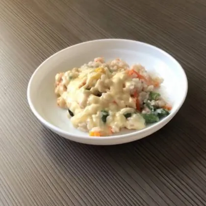 Рис с овощами в соусе под сыром