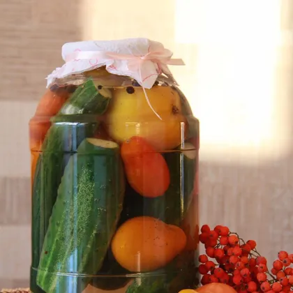 Ассорти из огурцов и помидоров, самый вкусный рецепт маринада на 1 литр воды