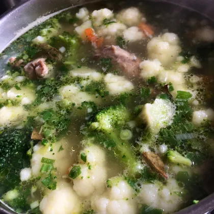 Легкий суп с цветной капустой и брокколи