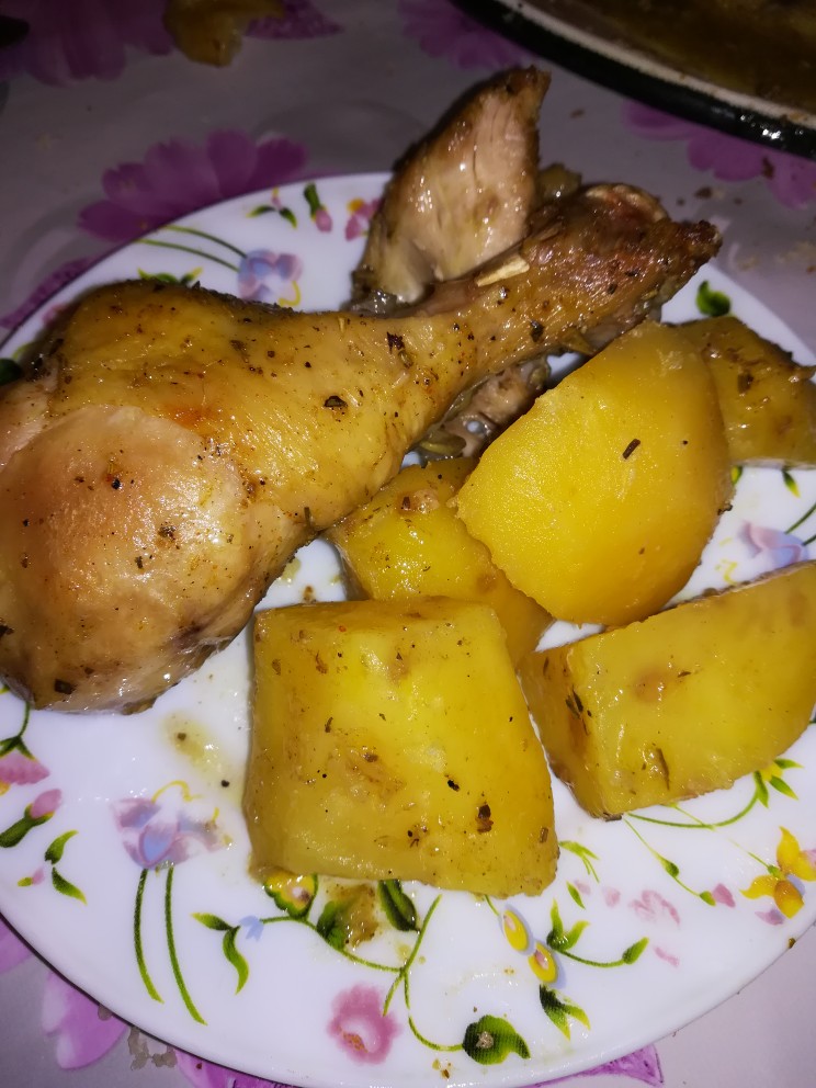 Куриные окорочка с картошкой в духовке — самый вкусный и простой рецепт