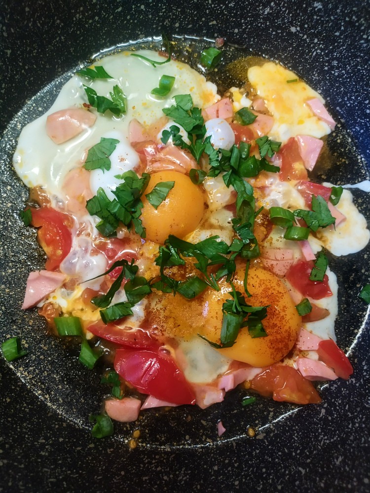 Яичница с помидорами🍳