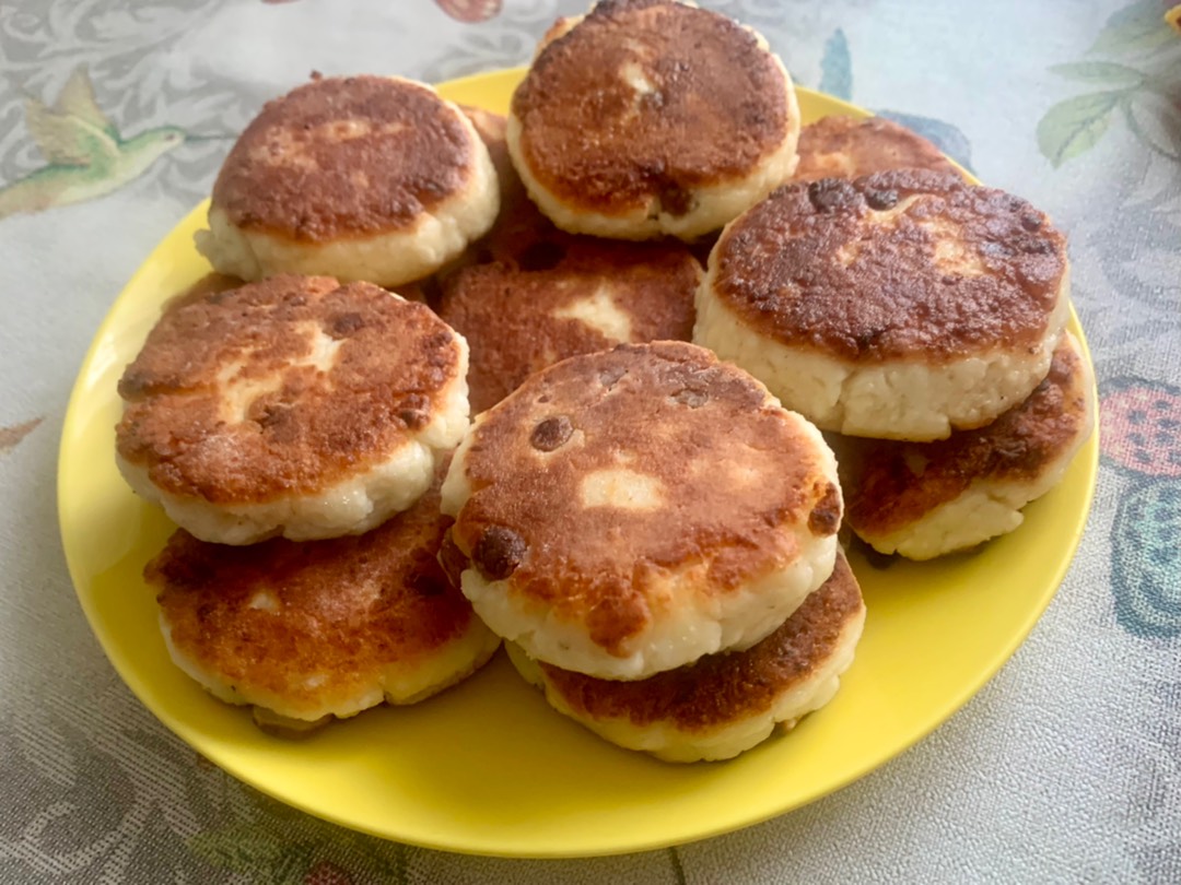 Сырники из творожной массы с изюмом, пошаговый рецепт с фото на ккал