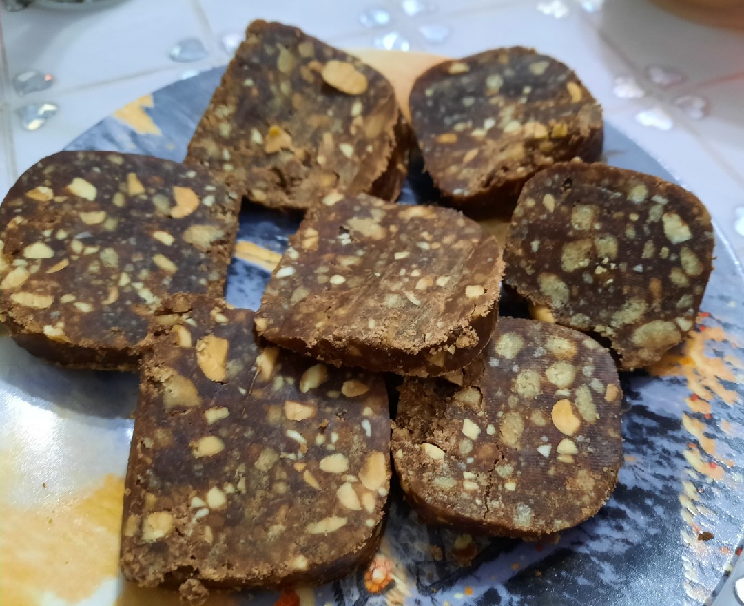 Шоколадная колбаска с арахисом🥜🍫