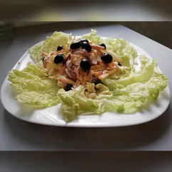 Салат с копчёной курицей сыром кукурузой