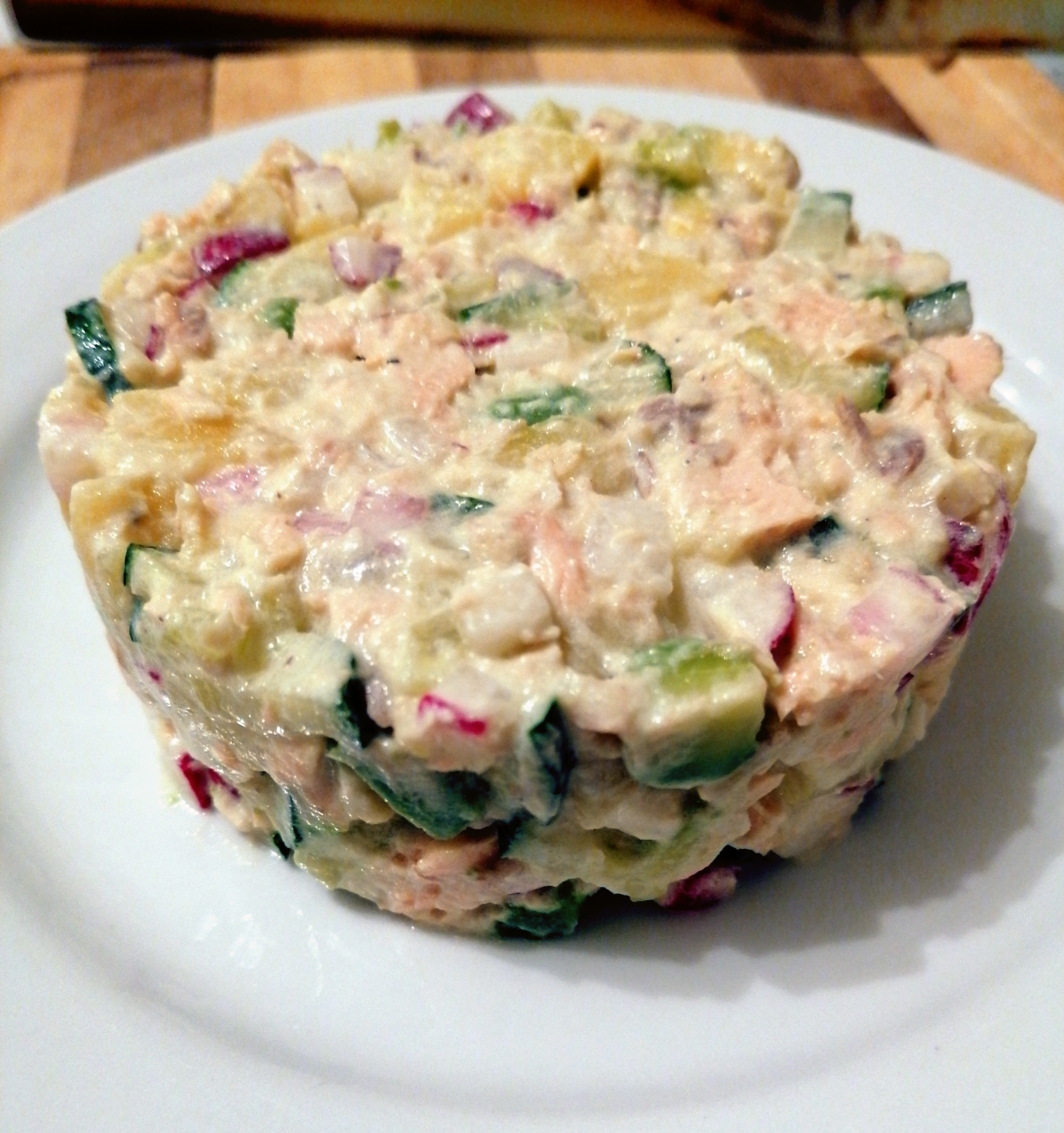 Салат с рыбой и авокадо