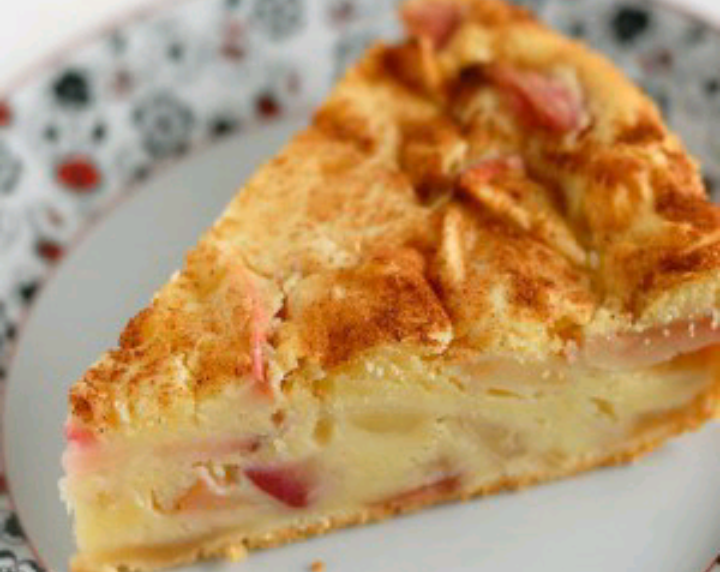 Шарлотка с мёдом и корицей