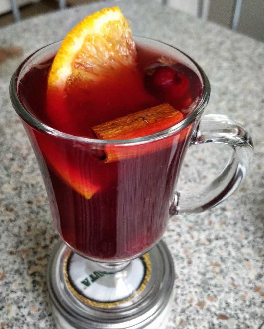 Чайный напиток с вишней и апельсином