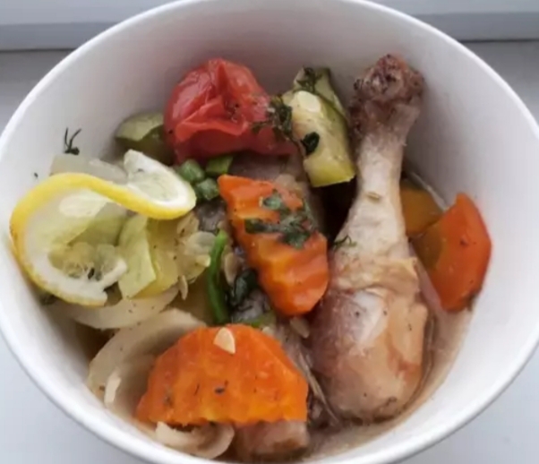 Голень куриная 🍗с овощами в лимоном соке😋