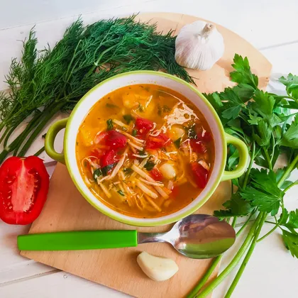 Суп из индейки с яичной лапшой и овощами