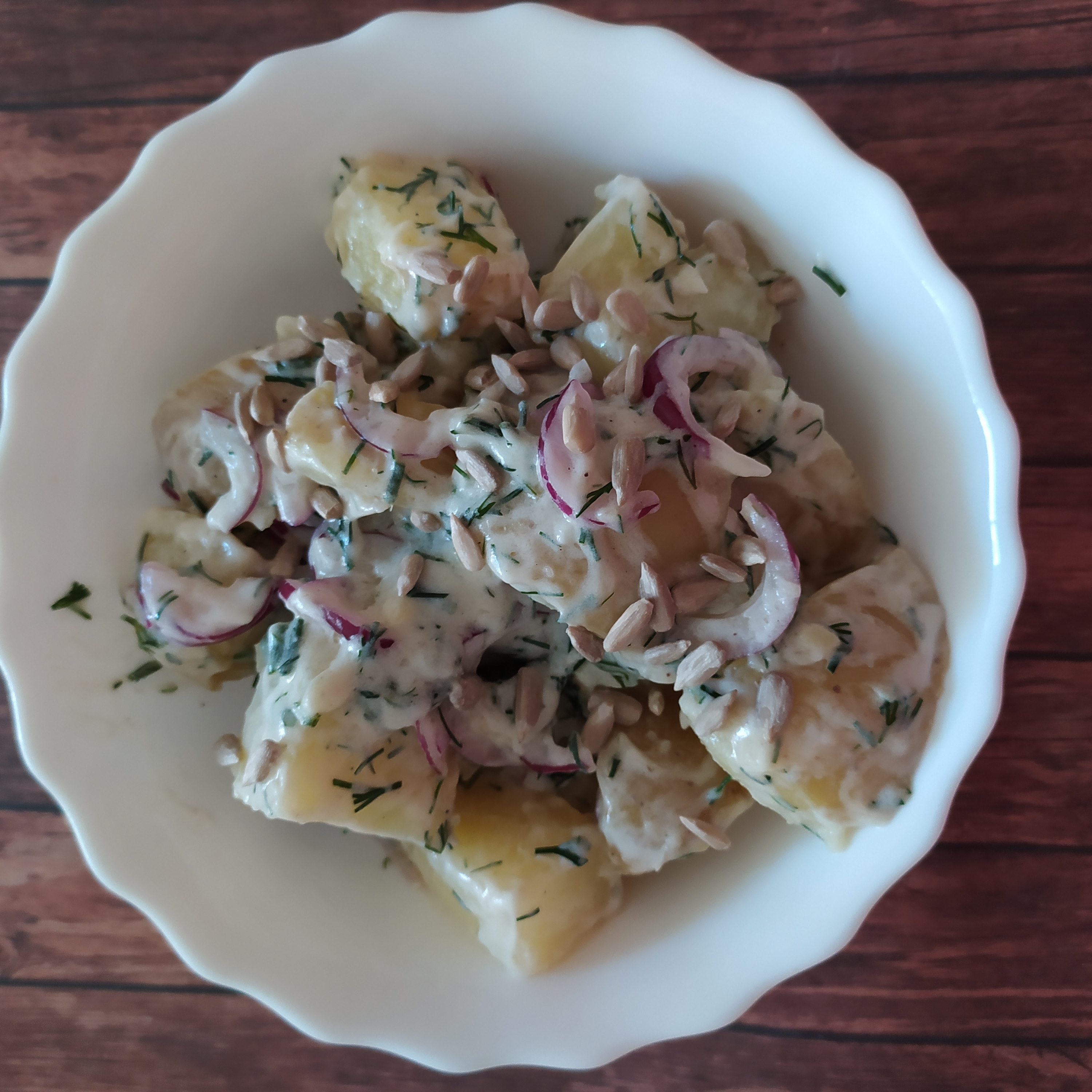 Салат из молодого картофеля с укропной заправкой 