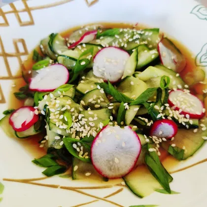 Салат из огурца и редиса в японском стиле