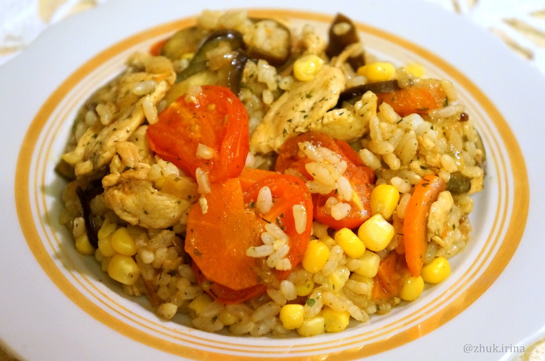 Сочная куриная грудка с рисом и овощами