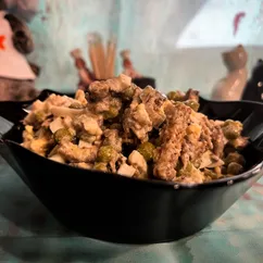 Салат со шпротами и горошком