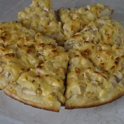 Пицца с курицей и ананасом