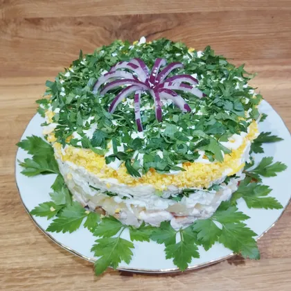 Салат с курицей и ананасами