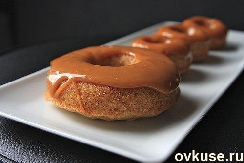 Яблочные пончики с карамелью