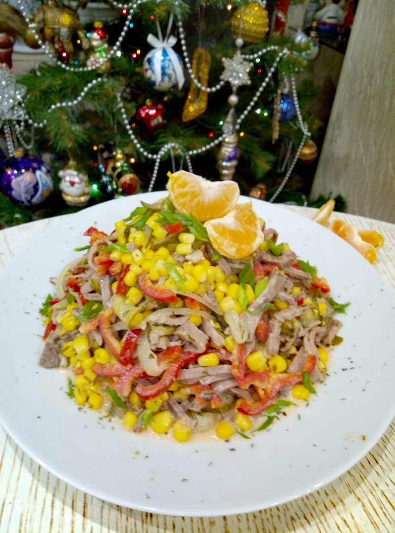 Праздничный салат с языком и кукурузой на Новогодний стол