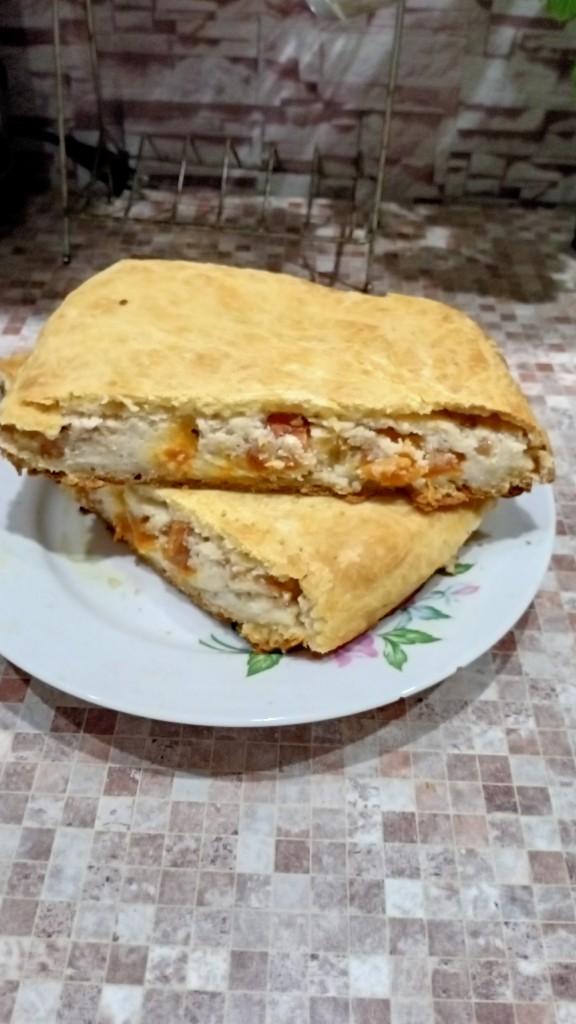 Пирог с творожной начинкой с сухофруктами и орехами