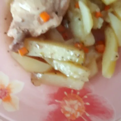 Тушёная картошка с курицей в духовке