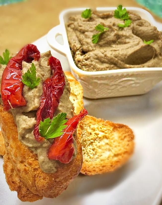 Баклажанный паштет для брускетты