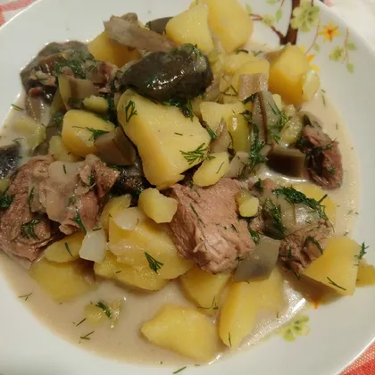 Тушёная картошка с говядиной и овощами