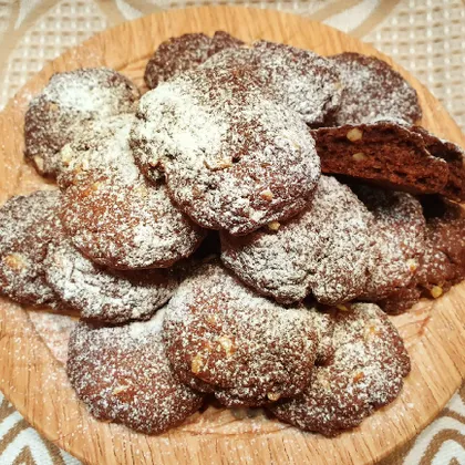 Шоколадное печенье с орехами