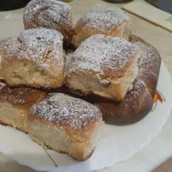 Сдобные булочки с изюмом