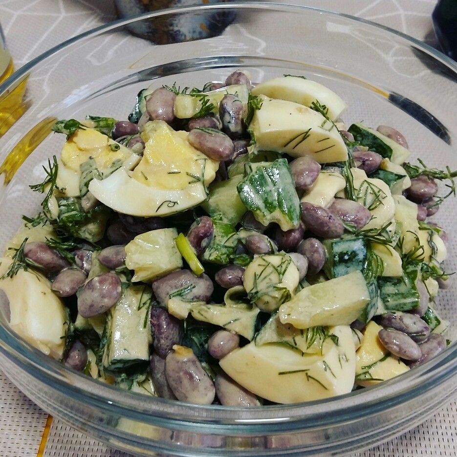 Салат с консервированной фасолью шампиньонами и яйцом