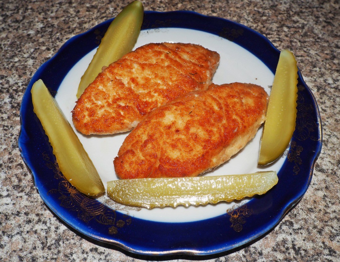Куриные котлетки с начинкой из сливочного масла и укропа