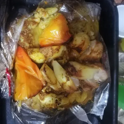 Картофель с овощами в пакете для запекания