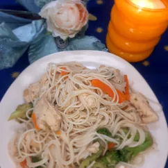 Удон с овощами и курицей