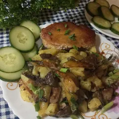 Картошка с грудинкой и грибами