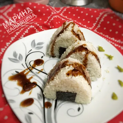 Онигири с тунцом 