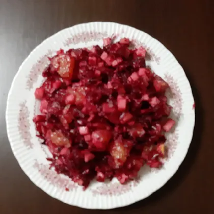 Маринованный салат со свеклой и фруктами