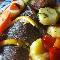 Форель запеченная с овощами