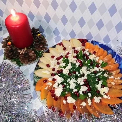 Новогодний салат из мандаринов, груши и хурмы
