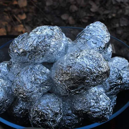 Картофель запеченный на углях