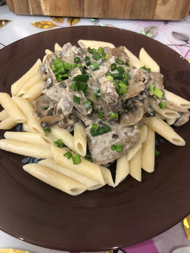 Свиные языки с грибами