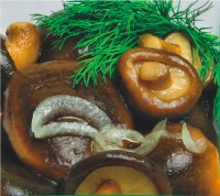 Салат из груздей с репчатым луком