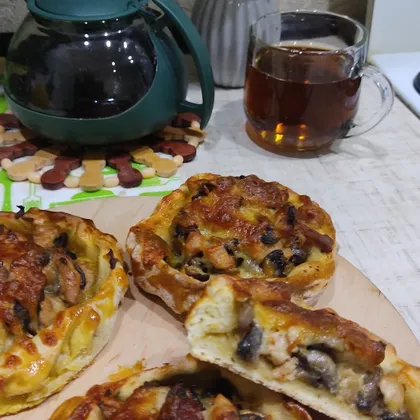 Открытые пирожки с индейкой и грибами