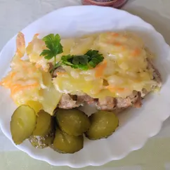 Мясо куриных бедер, запечённое с картофелем