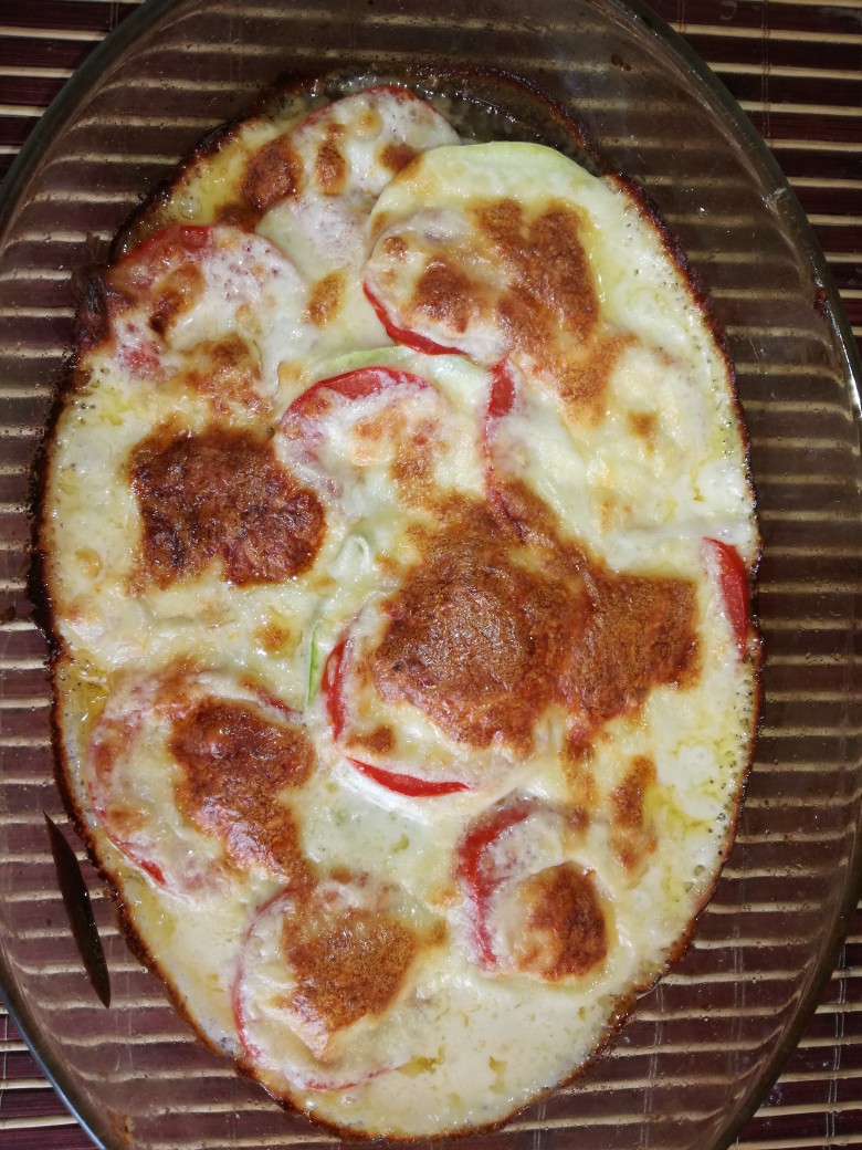Кабачки запеченные с помидорами и сыром