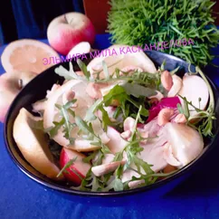 Салат с яблоком, лимоном и микс-зеленью