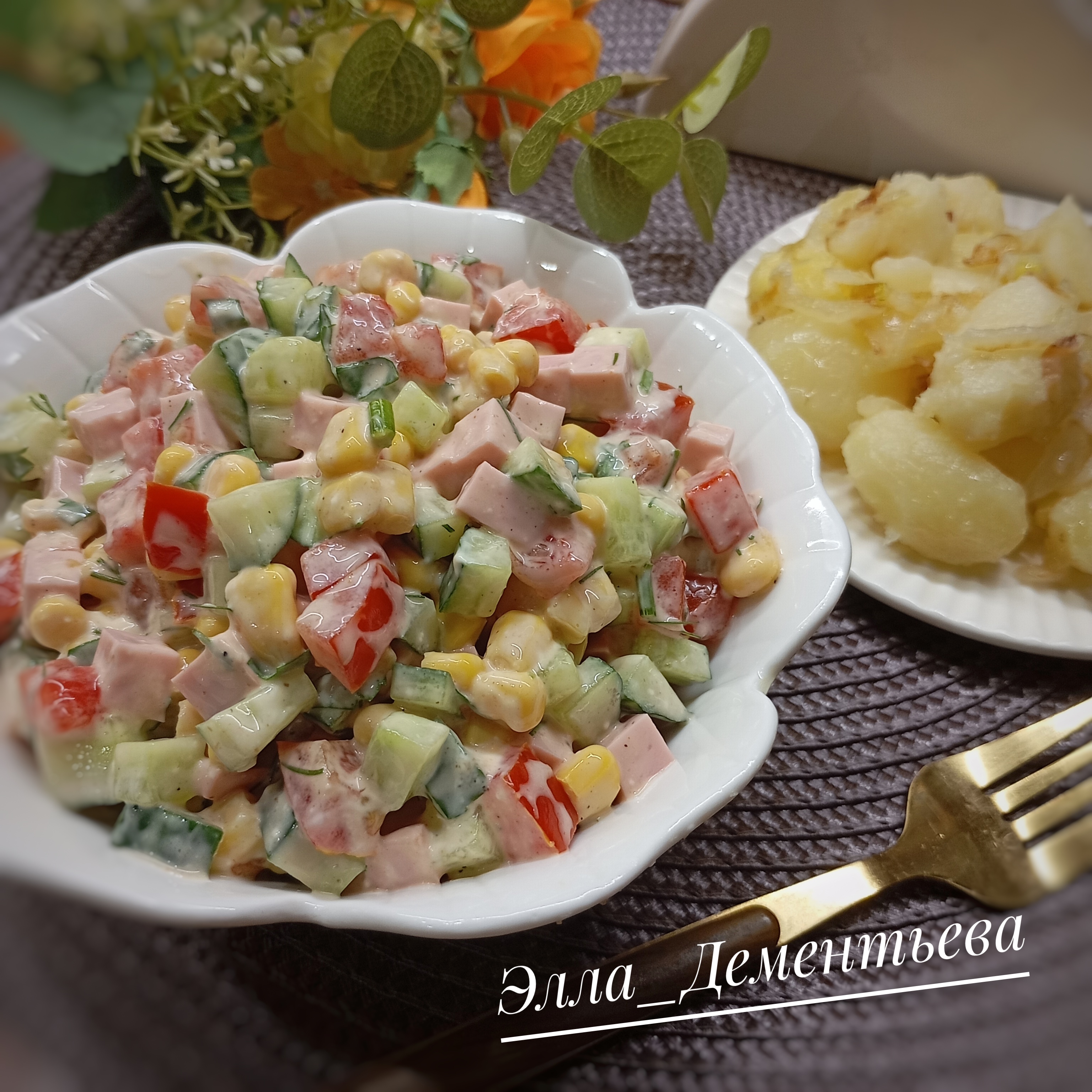 Овощной салат с колбасой и кукурузой