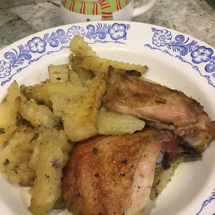 Куриные бёдра с картофелем в духовке