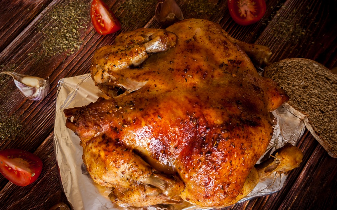 Томленая курочка с яблоками в духовке