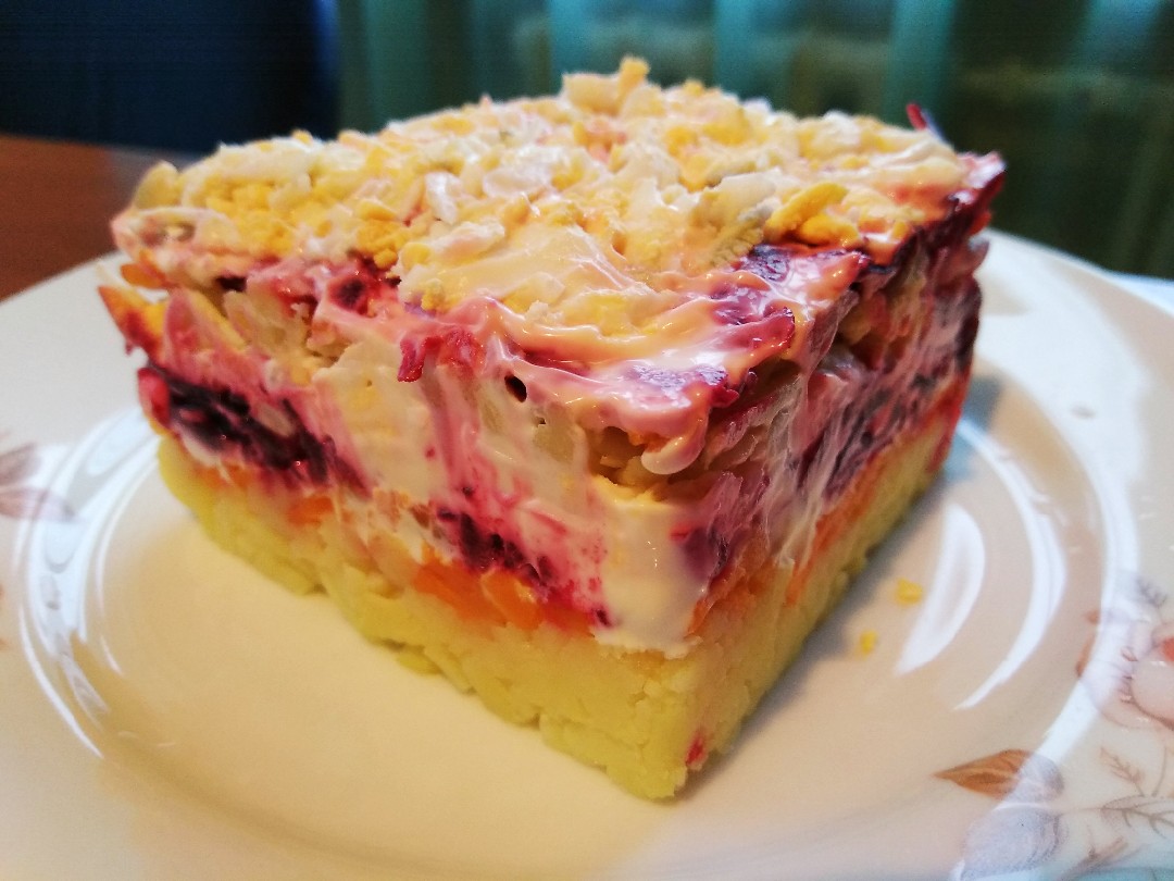 Свекольный салат с овощами