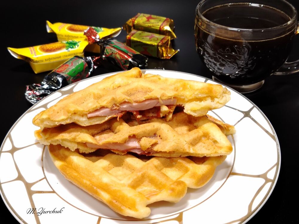 Вафли с начинкой на завтрак